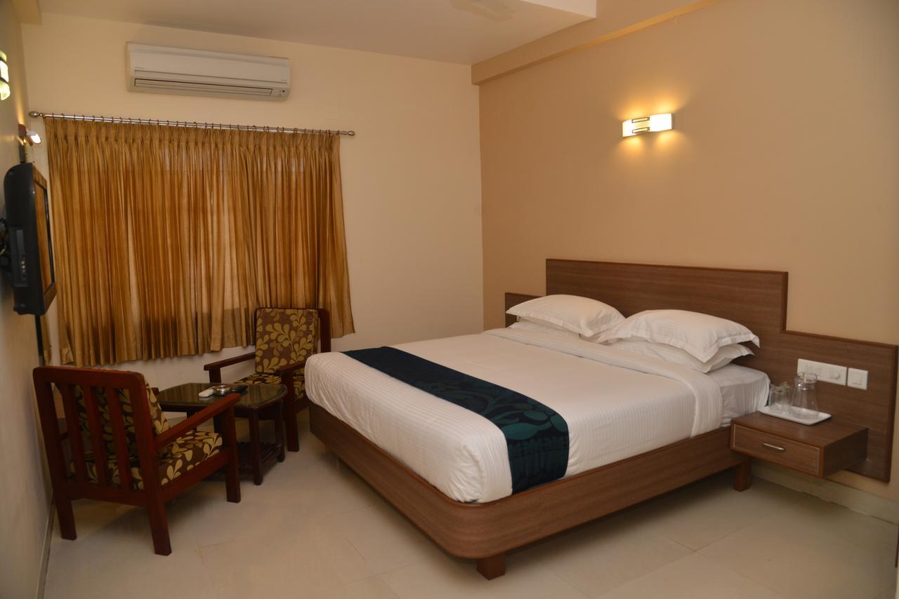 Sri Balaji Hotels Tiruchengodu Bagian luar foto