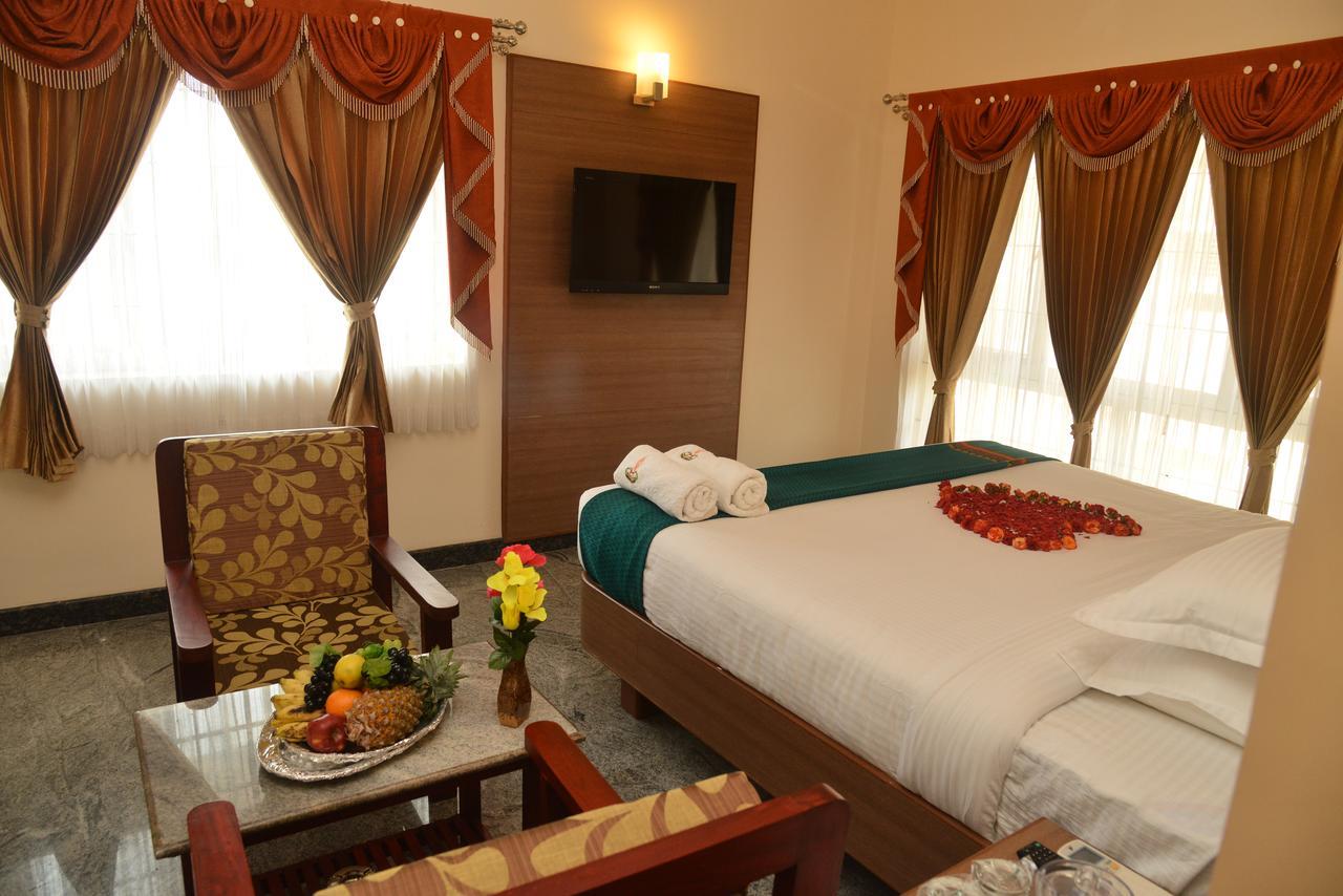 Sri Balaji Hotels Tiruchengodu Bagian luar foto