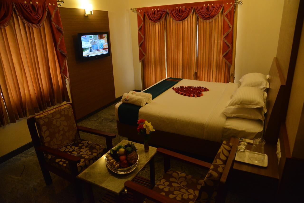 Sri Balaji Hotels Tiruchengodu Bagian luar foto