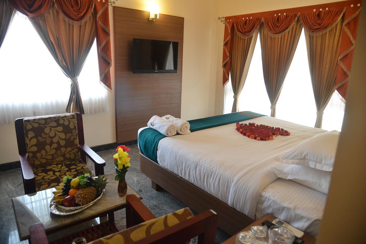 Sri Balaji Hotels Tiruchengodu Bagian luar foto